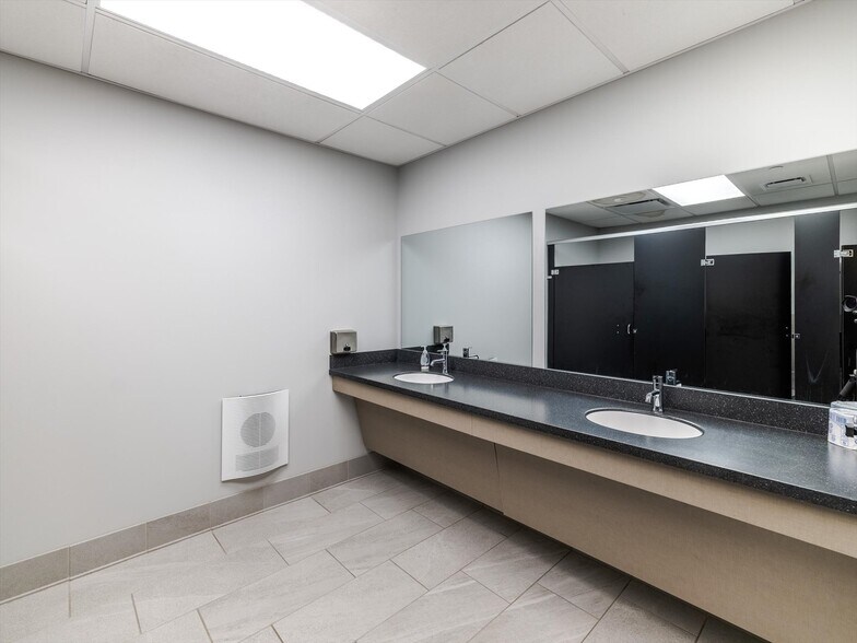 More Photos Of 520 W Roosevelt Blvd, Philadelphia Medical For Sale