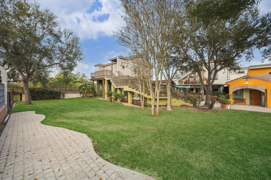 More Photos Of 614 Pine Gully Rd, Seabrook Apartments For Sale