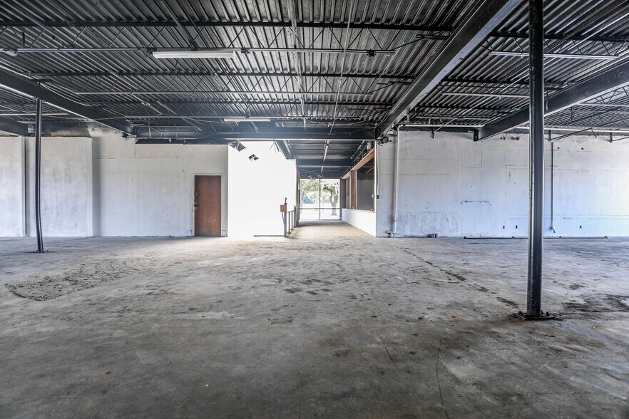 More Photos Of 7471 Marvin D Love Fwy, Dallas General Retail For Sale