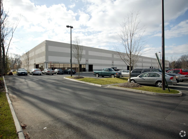 More Photos Of 10404 Lakeridge Pky, Ashland Light Distribution For Lease