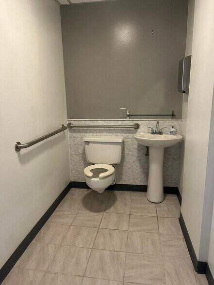 More Photos Of 510 Darby Rd, Havertown Medical For Sale