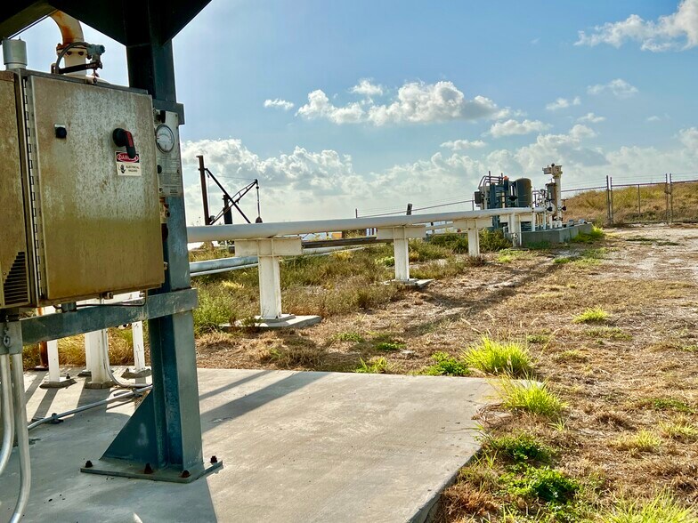 More Photos Of 1603 N State Highway 35, Aransas Pass Chemical Oil Refinery For Sale