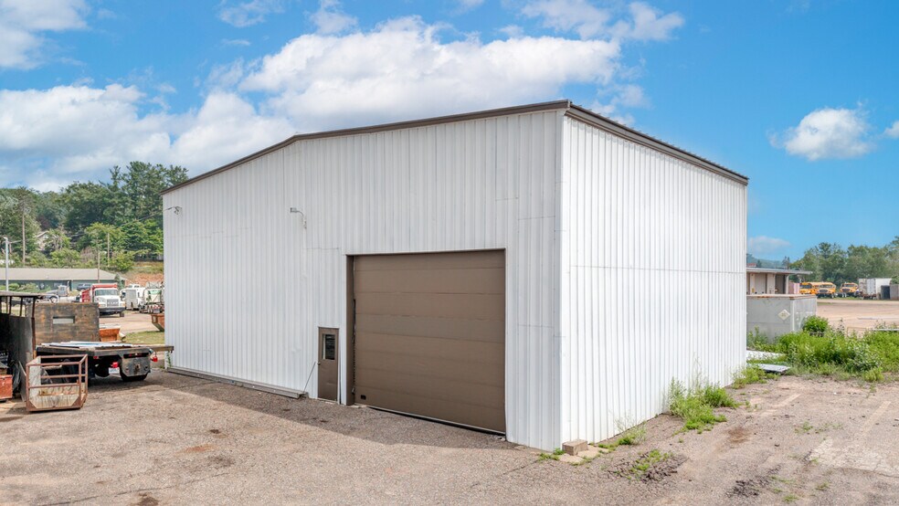 More Photos Of 1333 Jackson St, Iron Mountain Industrial For Sale