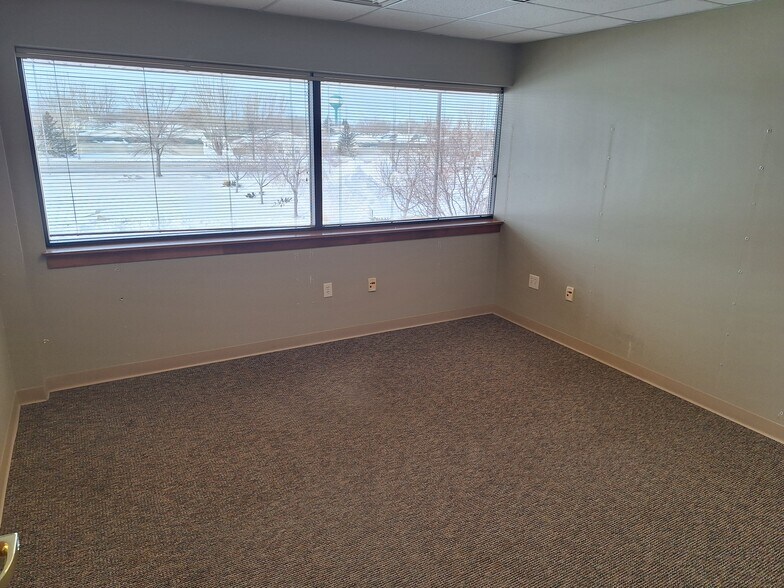 More Photos Of 474 45th St, Fargo Office For Lease