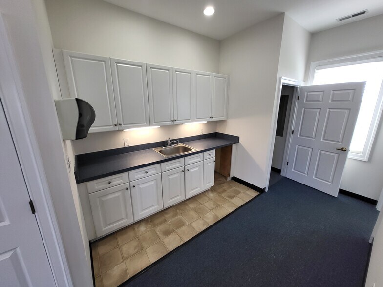More Photos Of 8626 Brooks Dr, Easton Office For Lease