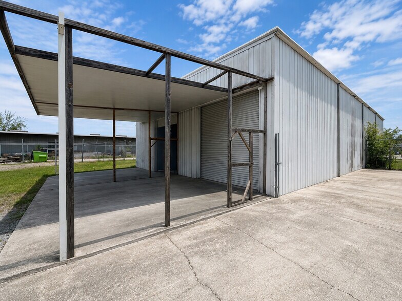 More Photos Of 100 Industrial Loop, Orange Park Warehouse For Sale