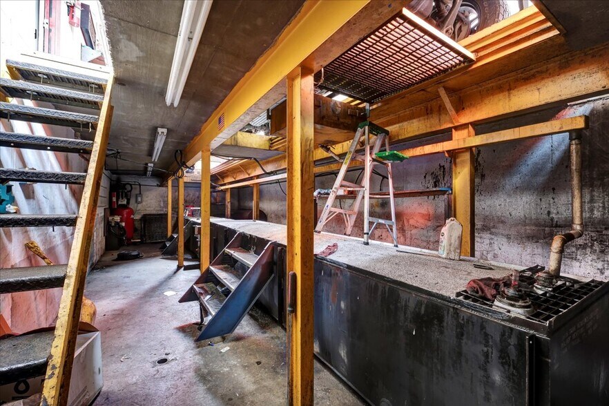 More Photos Of 133 W Blue Lick Rd, Shepherdsville Auto Repair For Sale