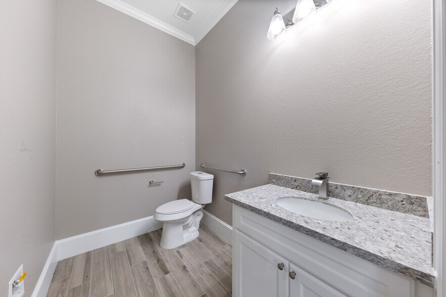 More Photos Of 12422 Spring Cypress Rd, Tomball Medical For Lease