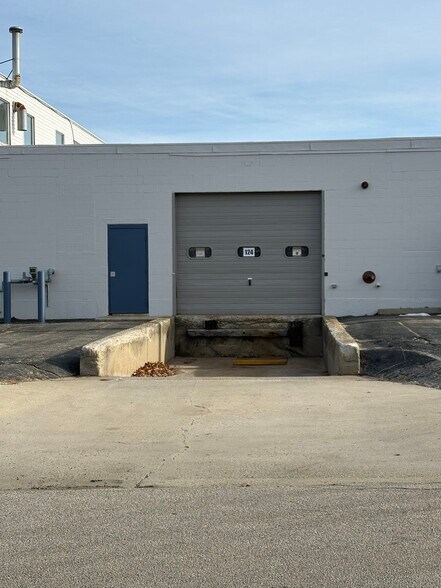 More Photos Of 116-124 Maple St, Warwick Manufacturing For Lease
