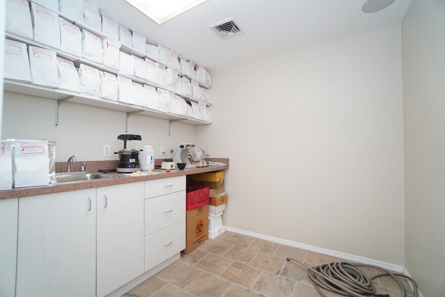 More Photos Of 1562 Drumgoole Rd E, Staten Island Medical For Sale