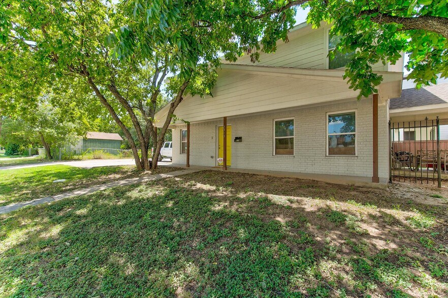 More Photos Of 3201 Forest Park Blvd, Fort Worth Apartments For Sale