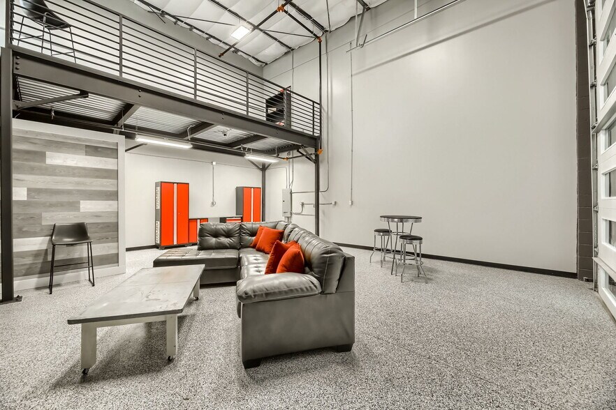 More Photos Of 2100 Double Creek Dr, Round Rock Warehouse For Lease