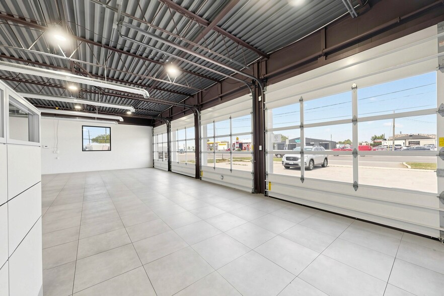 More Photos Of 1502 Speers Rd, Oakville Auto Repair For Sale