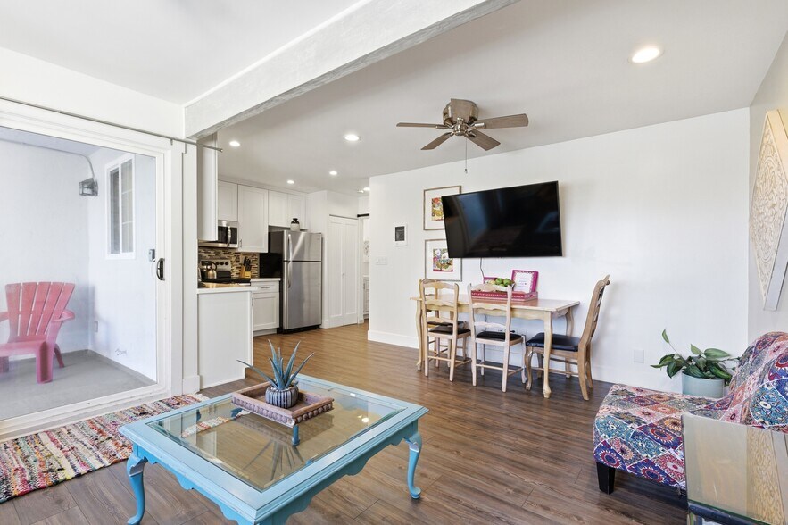 More Photos Of 1544 Chalcedony St, San Diego Apartments For Sale