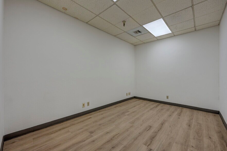 More Photos Of 575-585 Reactor Way, Reno Distribution For Lease