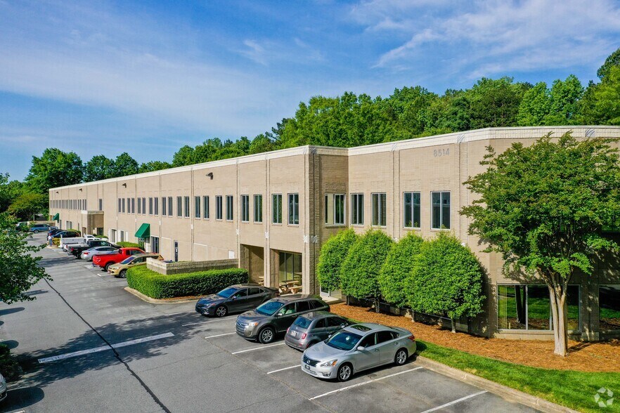 More Photos Of 8510 McAlpine Park Dr, Charlotte Unknown For Lease