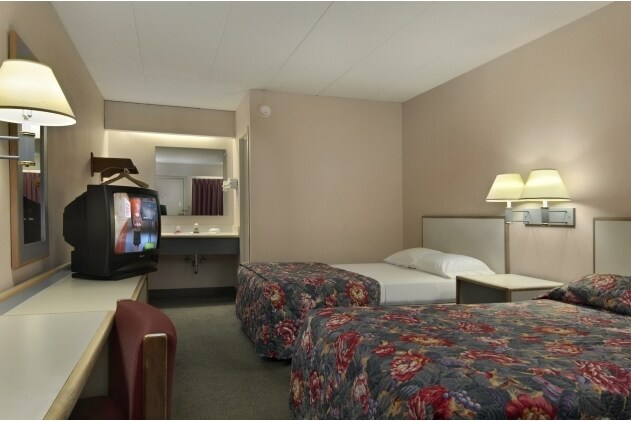 More Photos Of 2902 Cassopolis St, Elkhart Hotel For Sale