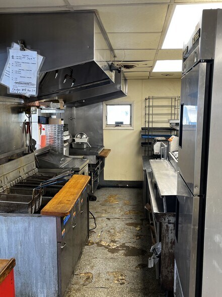 More Photos Of 421 W River St, Antwerp General Retail For Sale