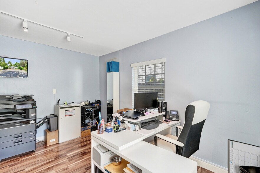 More Photos Of 423 SE 19th St, Fort Lauderdale Office Residential For Lease