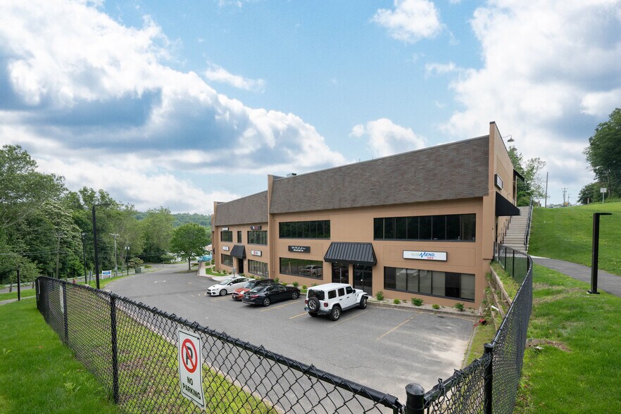 More Photos Of 355 Federal Rd, Brookfield General Retail For Sale