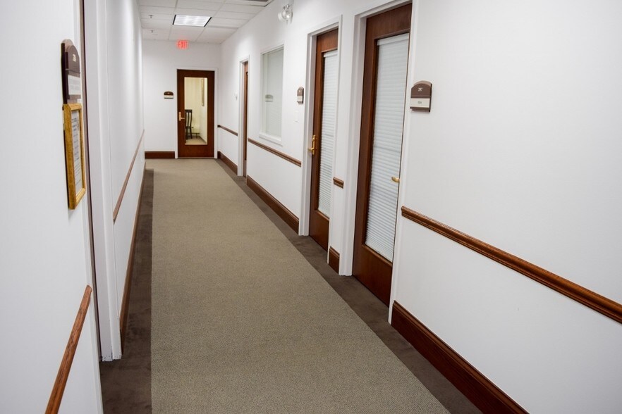 More Photos Of 127 S First St, Geneva Office Residential For Lease