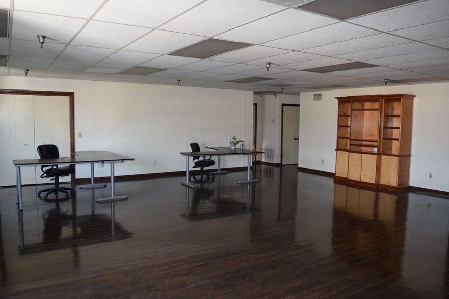 More Photos Of 7737-7741 Burnet Ave, Van Nuys Warehouse For Sale