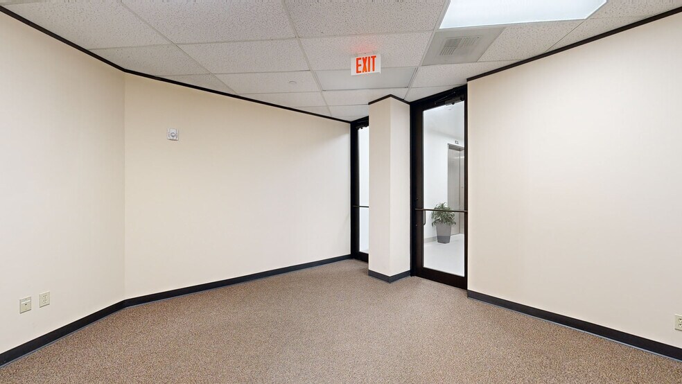More Photos Of 11767 Katy Fwy, Houston Office For Lease