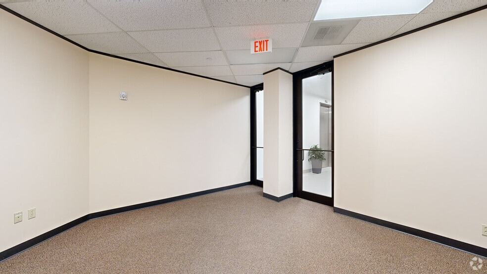 More Photos Of 11767 Katy Fwy, Houston Office For Lease