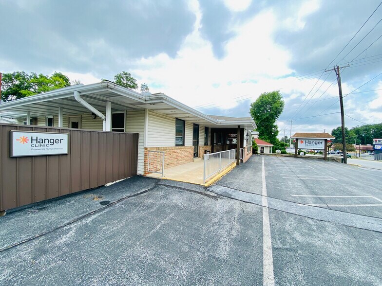 More Photos Of 915 N Hanover St, Elizabethtown Medical For Sale