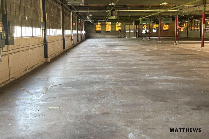 More Photos Of 1015 W Jefferson St, Vandalia Warehouse For Lease