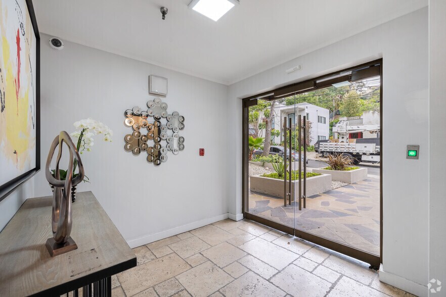 More Photos Of 6337 Primrose Ave, Los Angeles Apartments For Sale