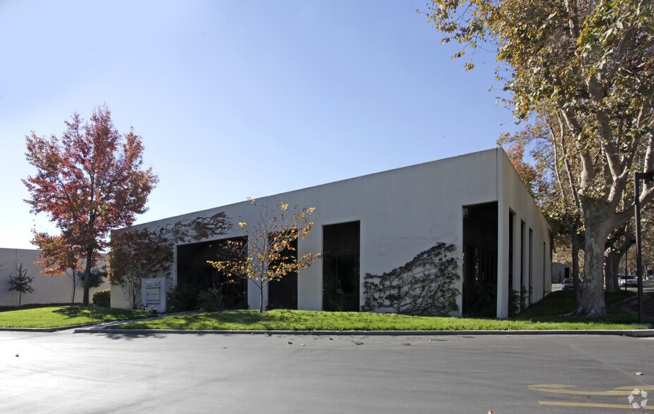 More Photos Of 3350 Scott Blvd, Santa Clara Research And Development For Lease