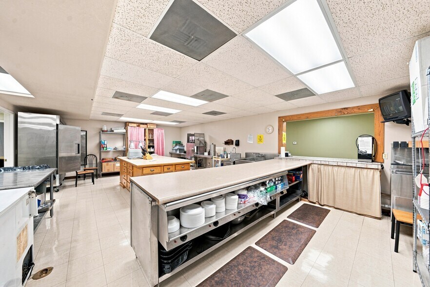 More Photos Of 951 S Kingshighway St, Sikeston Office For Sale