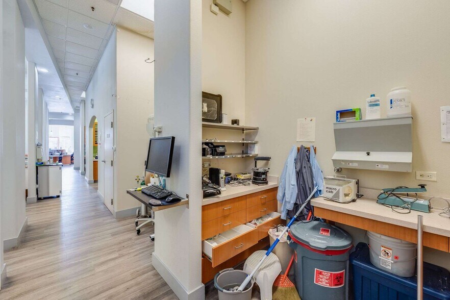 More Photos Of 15401 Hesperian Blvd, San Leandro Unknown For Lease