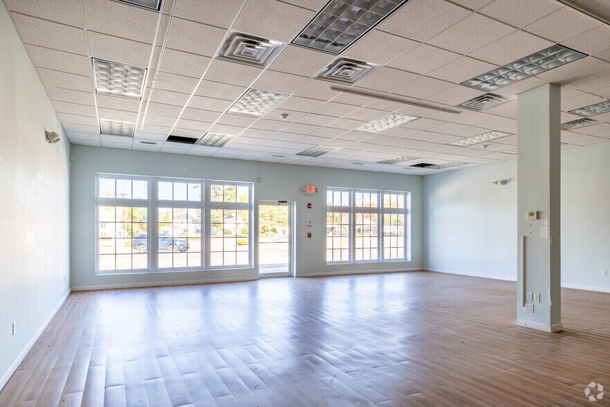 More Photos Of 297 Boston Post Rd, Wayland Storefront For Sale