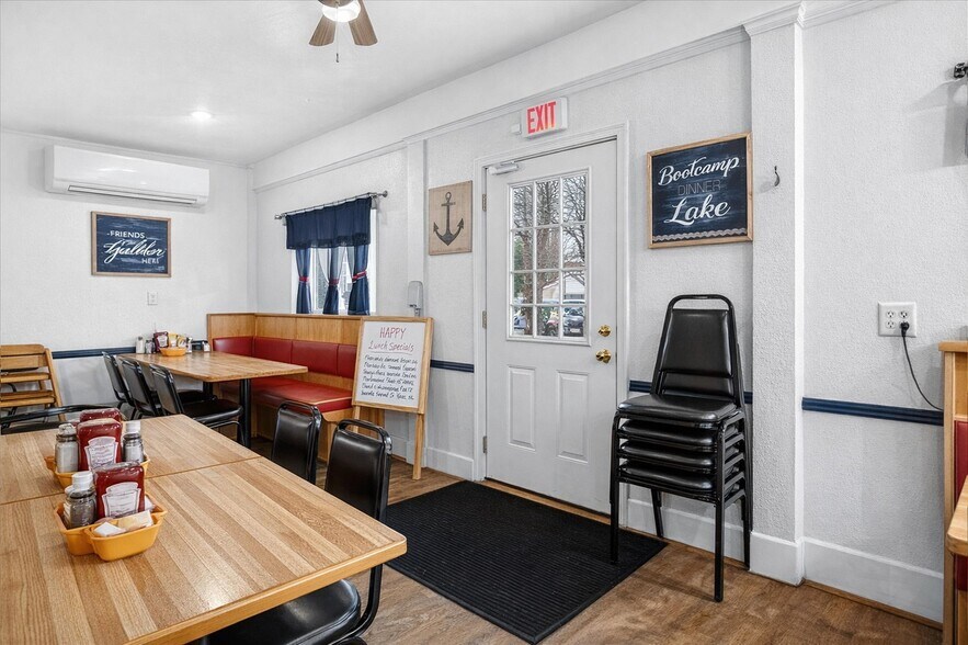 More Photos Of 5937 W Higgins Lake Dr, Roscommon Restaurant For Sale