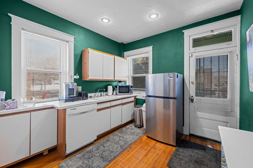 More Photos Of 562 N Ogden St, Denver Office For Sale
