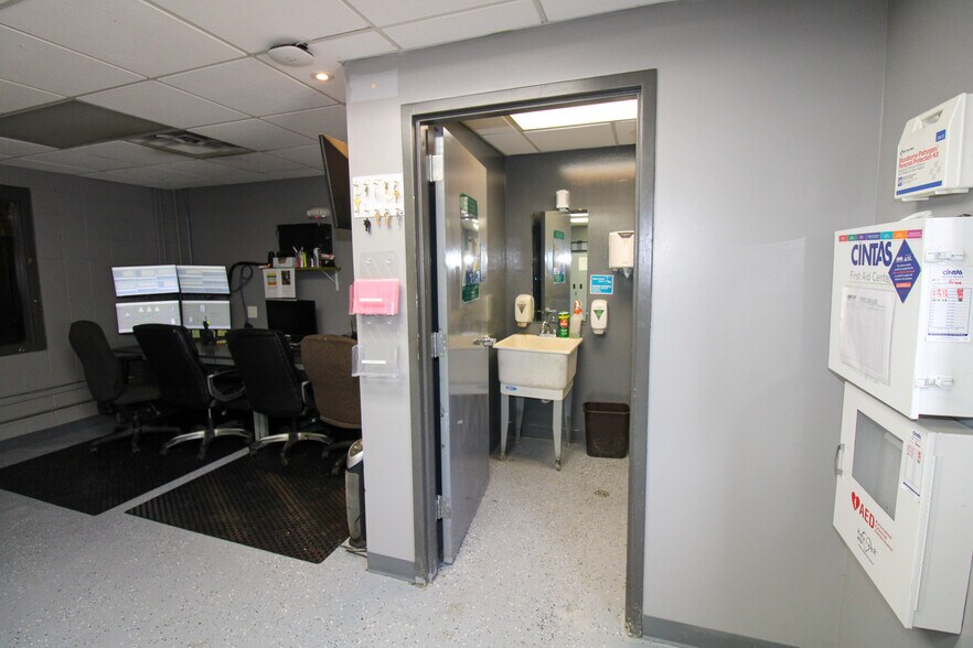 More Photos Of 5640 44th Ave S, Clinton Industrial For Sale