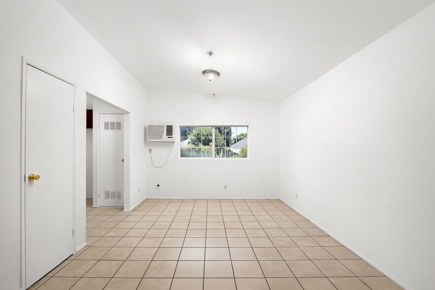 More Photos Of 2104 Mozart St, Los Angeles Apartments For Sale