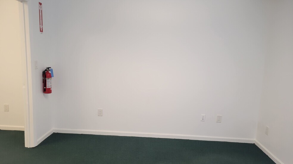 More Photos Of 4 Hadden Dr, Montgomery Warehouse For Lease