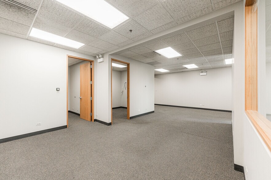 More Photos Of 290 Springfield Dr, Bloomingdale Medical For Lease