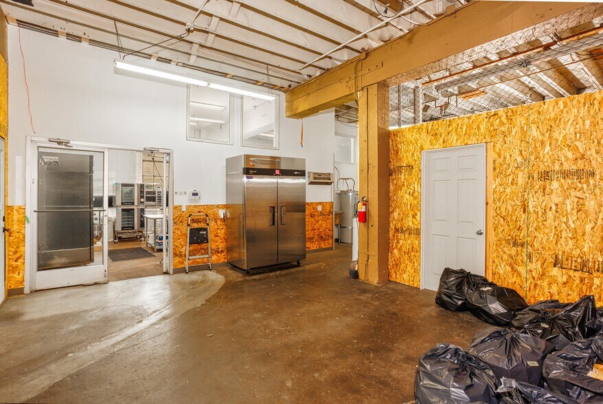 More Photos Of 205-207 NE Martin Luther King Jr Blvd, Portland Service For Lease