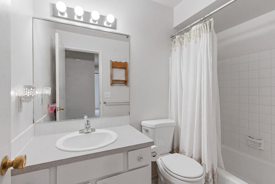 More Photos Of 2820 15th W, Seattle Apartments For Sale