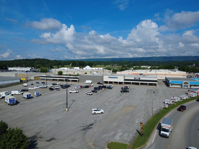More Photos Of 1966 Northpoint Blvd, Hixson General Retail For Sale