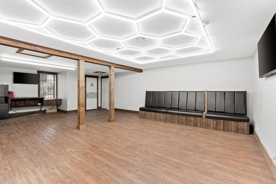 More Photos Of 103 Blanco Rd, San Antonio Auto Repair For Lease