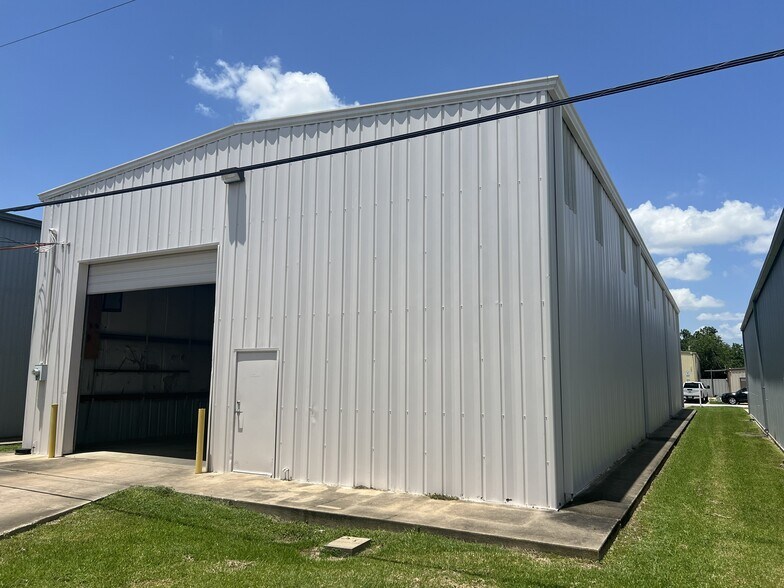 More Photos Of 1408 Illinois Ave, South Houston Warehouse For Lease