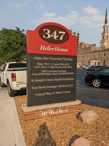 More Photos Of 347 W Berry St, Fort Wayne Office For Lease
