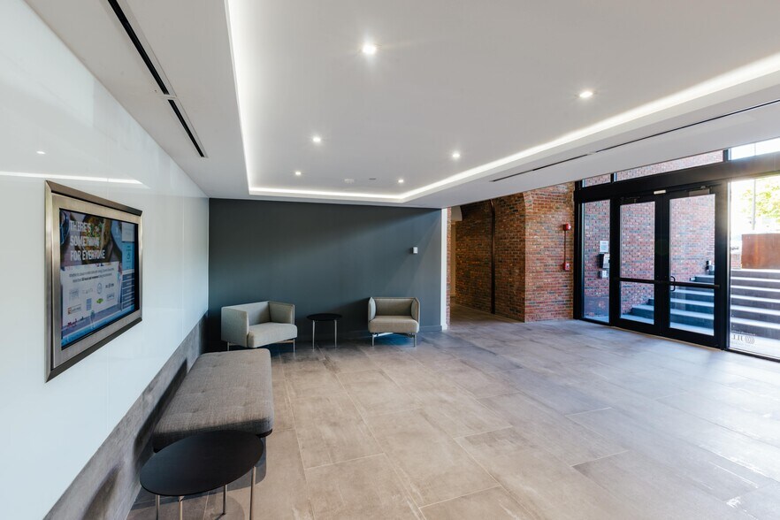 More Photos Of 3250 Mary St, Coconut Grove Office For Lease