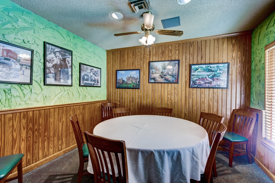 More Photos Of 1702 Park Hill Dr, Gainesville Restaurant For Sale