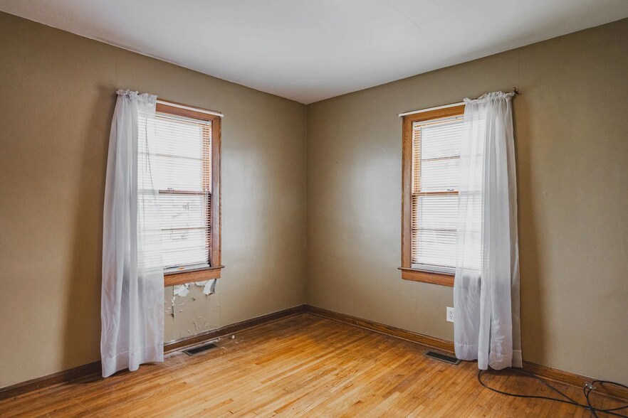 More Photos Of 505 27th St, Vienna Office For Sale